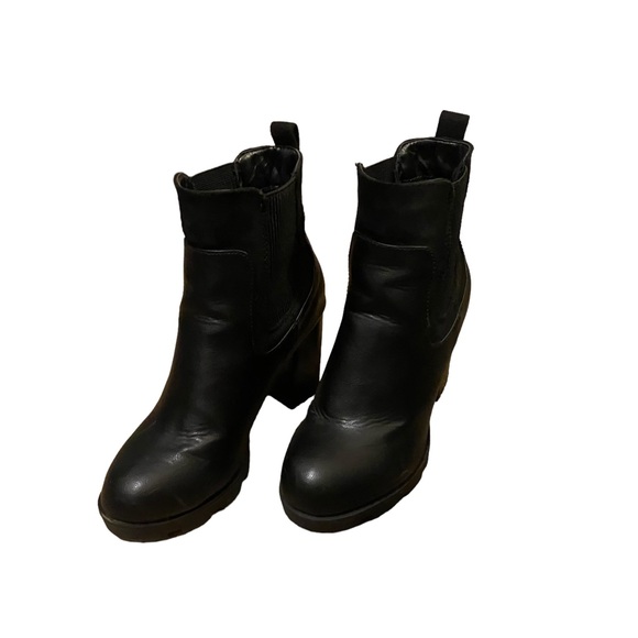 Journee Islana Comfort Foam Stacked Heel Boot - Picture 5 of 8